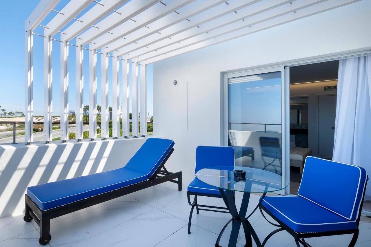 Royal Obidos Scenic Resort Praia del Rei Extérieur photo A balcony at the hotel