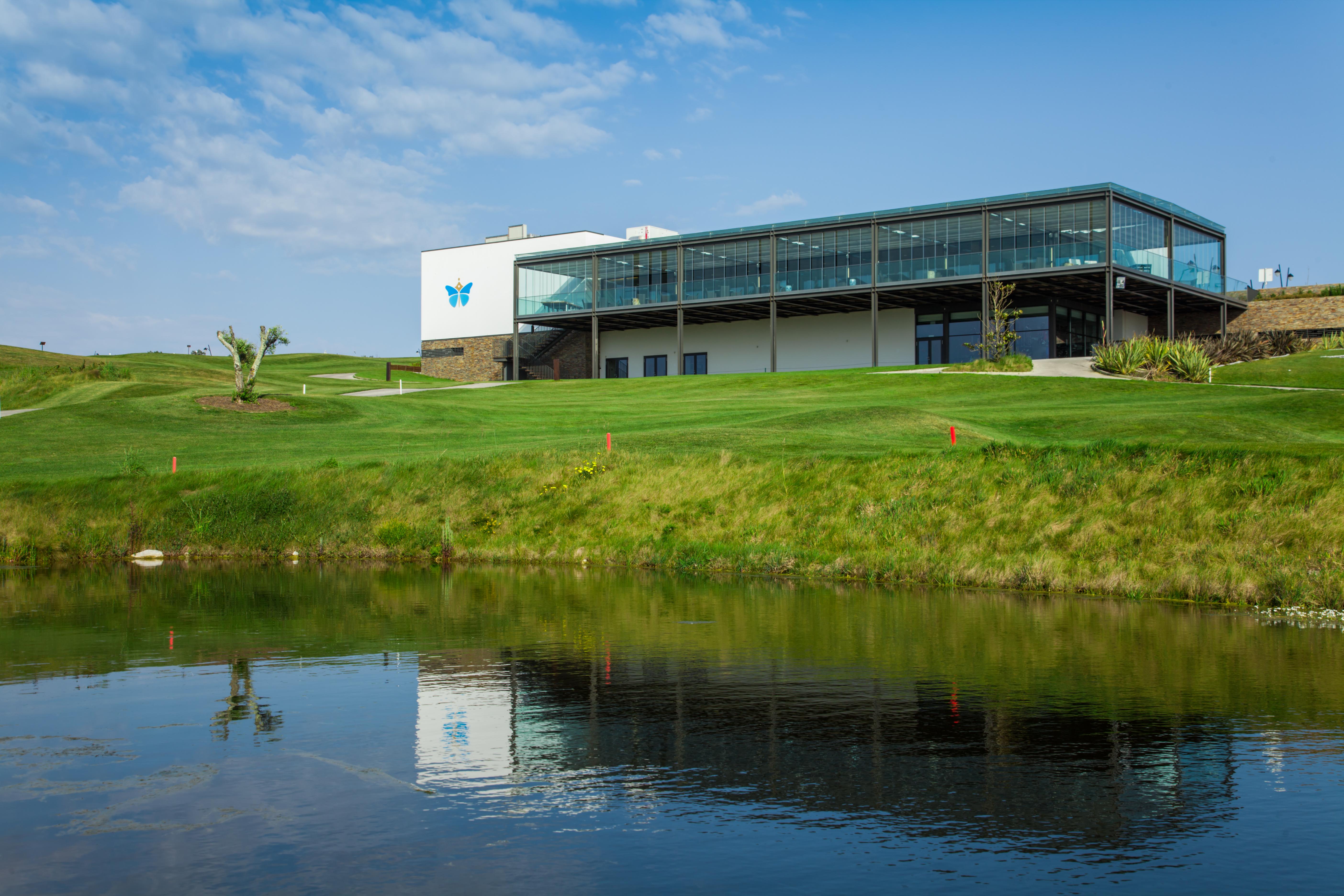 Royal Obidos Scenic Resort Praia del Rei Extérieur photo The clubhouse at the Vale Golf Resort
