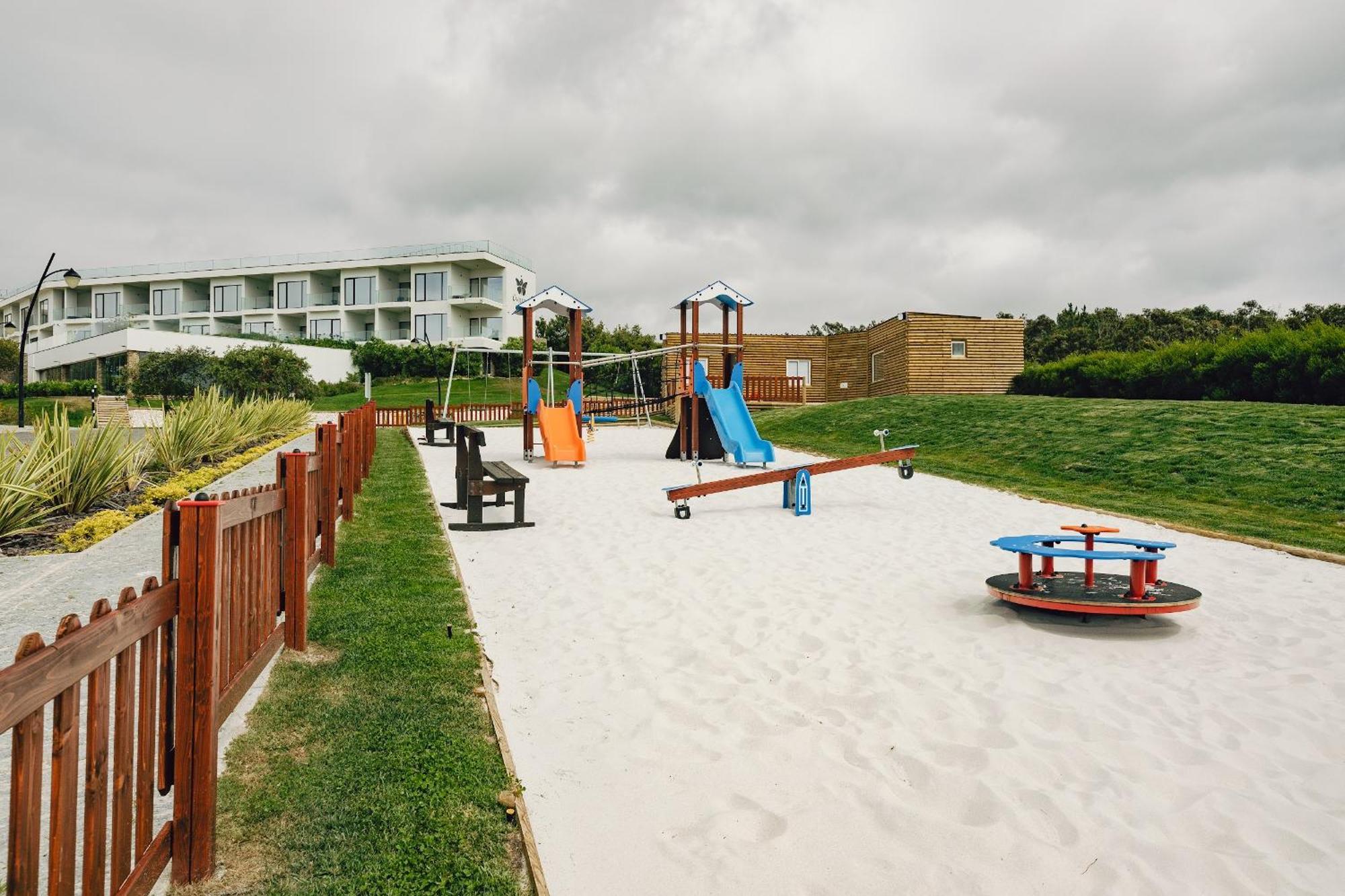 Royal Obidos Scenic Resort Praia del Rei Extérieur photo Playground in the village