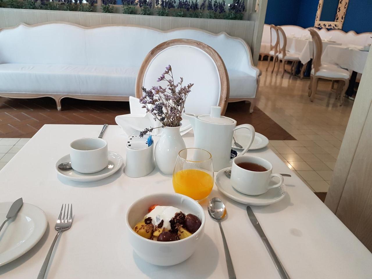 Royal Obidos Scenic Resort Praia del Rei Extérieur photo A breakfast table at the hotel