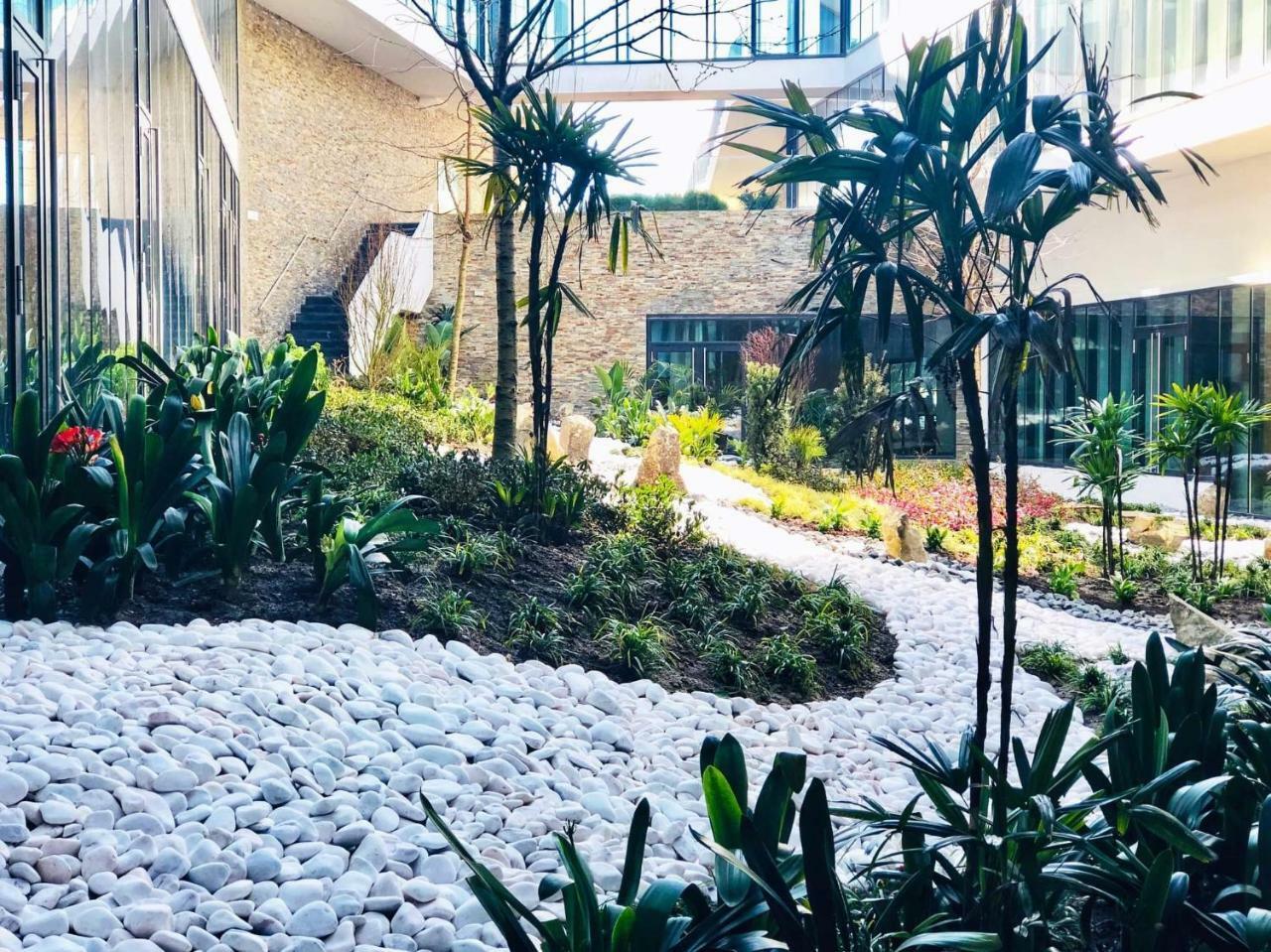 Royal Obidos Scenic Resort Praia del Rei Extérieur photo The courtyard of the hospital